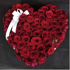 Heart of red roses